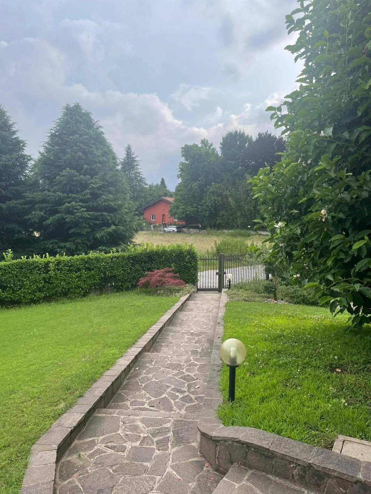 B&B Marilena Guanzate Luaran gambar