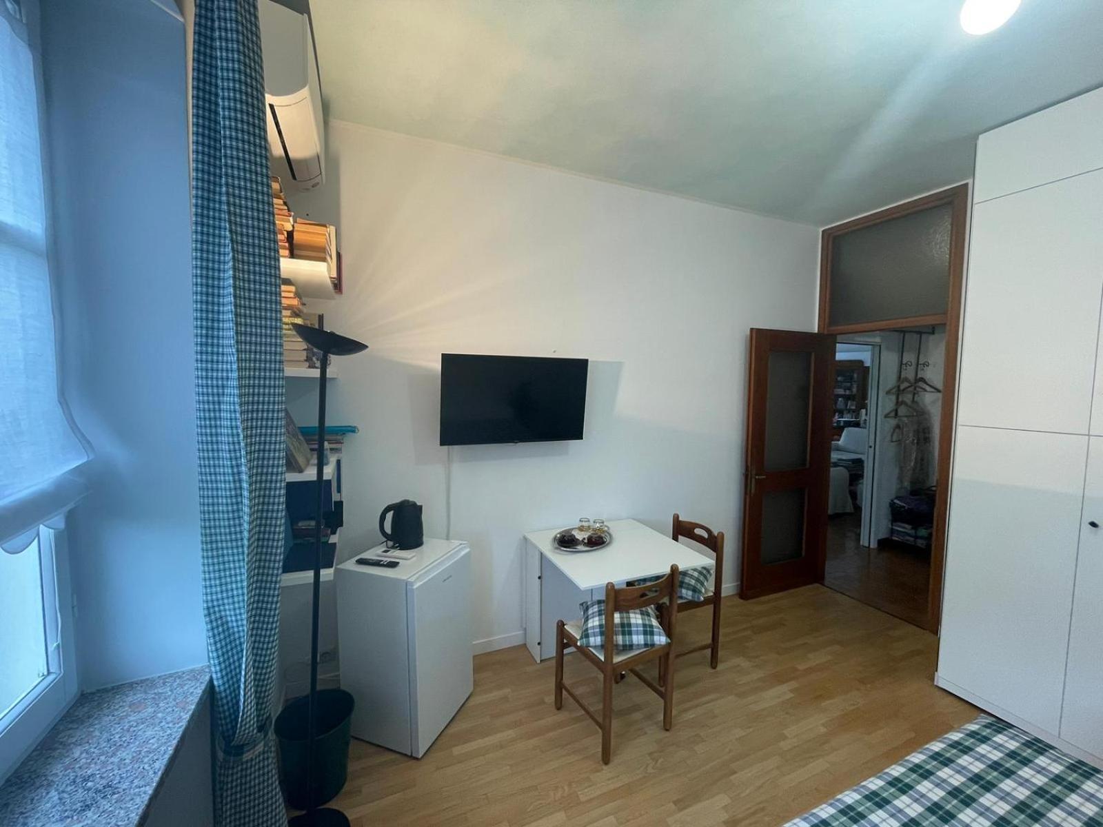 B&B Marilena Guanzate Luaran gambar