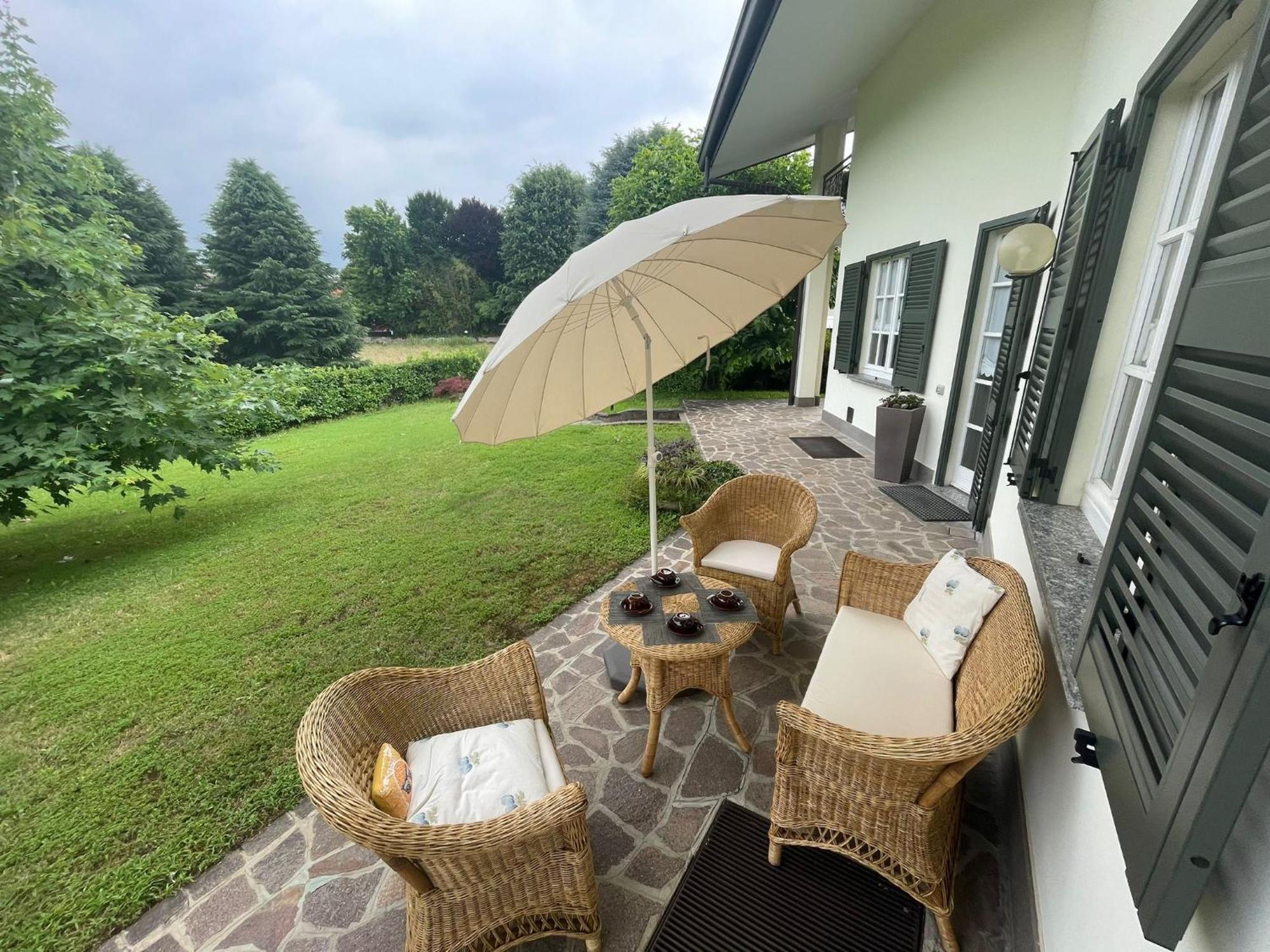 B&B Marilena Guanzate Luaran gambar
